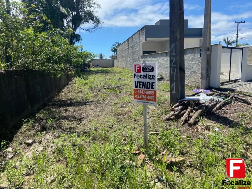 Foto 1 de Terreno / Lote à venda, 225m2 em Itapoa - SC