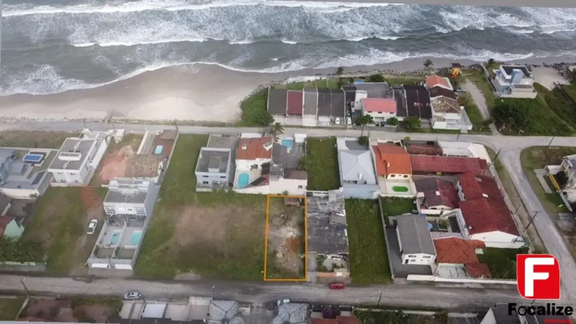 Foto 1 de Terreno / Lote à venda, 360m2 em Itapoa - SC