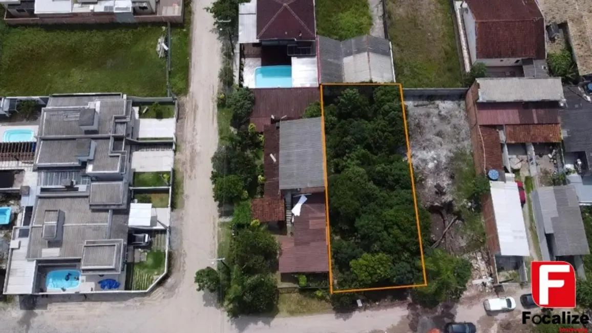 Foto 1 de Terreno / Lote à venda, 360m2 em Itapoa - SC