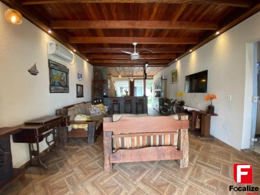 Foto 5 de Casa com 5 quartos à venda, 341m2 em Itapoa - SC