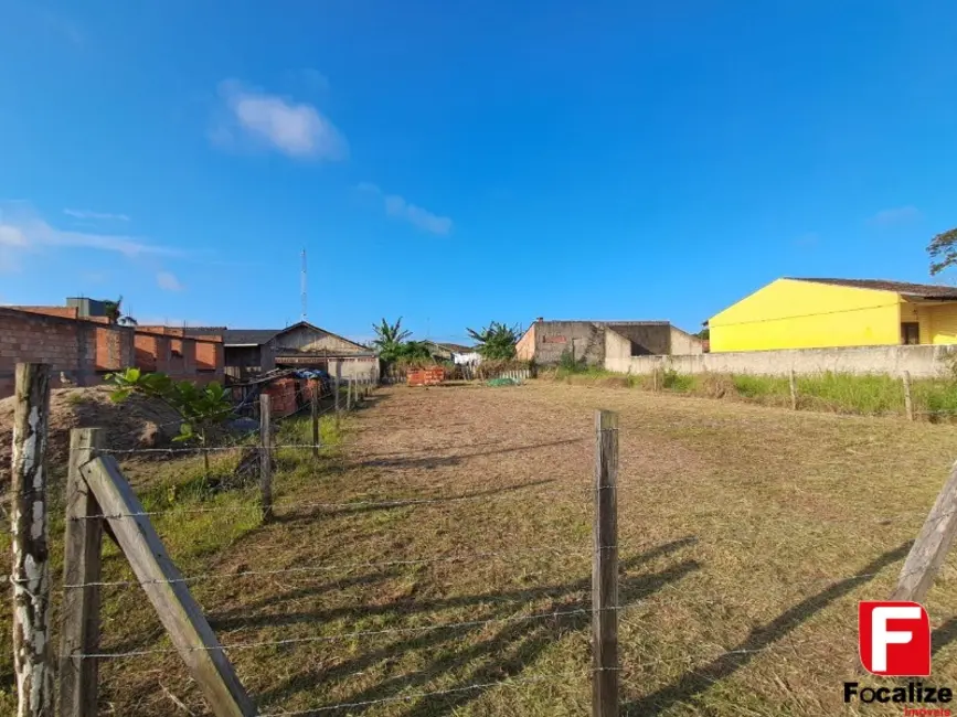 Foto 1 de Terreno / Lote à venda, 375m2 em Itapoa - SC