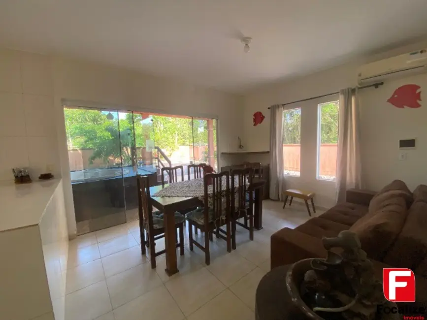 Foto 6 de Casa com 2 quartos para alugar, 102m2 em Itapoa - SC