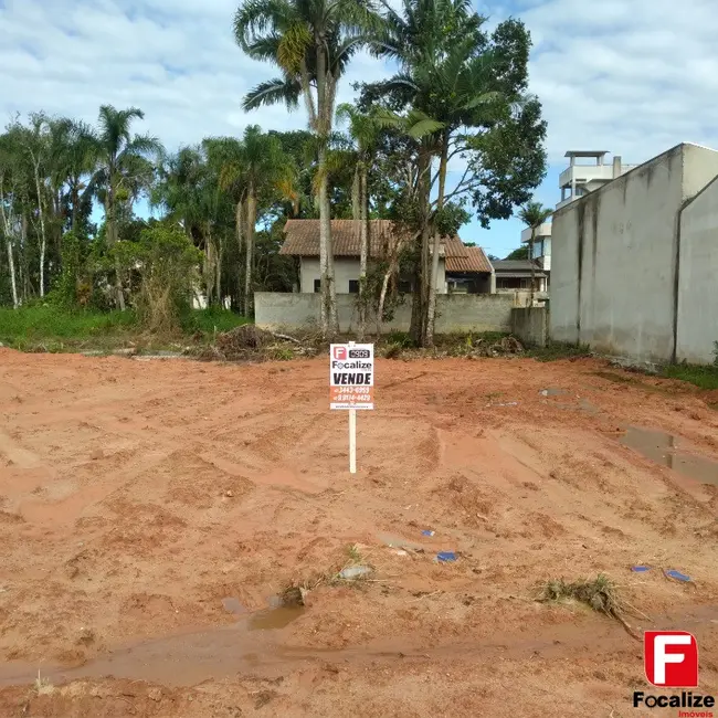 Foto 1 de Terreno / Lote à venda, 360m2 em Itapoa - SC