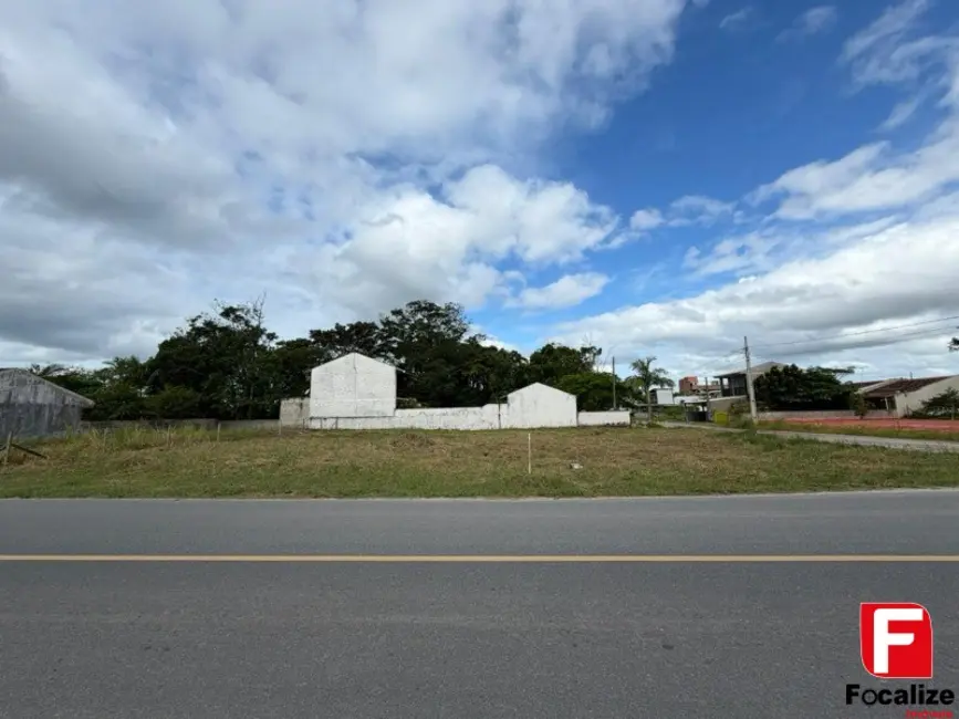 Foto 1 de Terreno / Lote à venda, 725m2 em Itapoa - SC