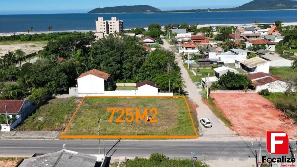 Foto 1 de Terreno / Lote à venda, 725m2 em Itapoa - SC