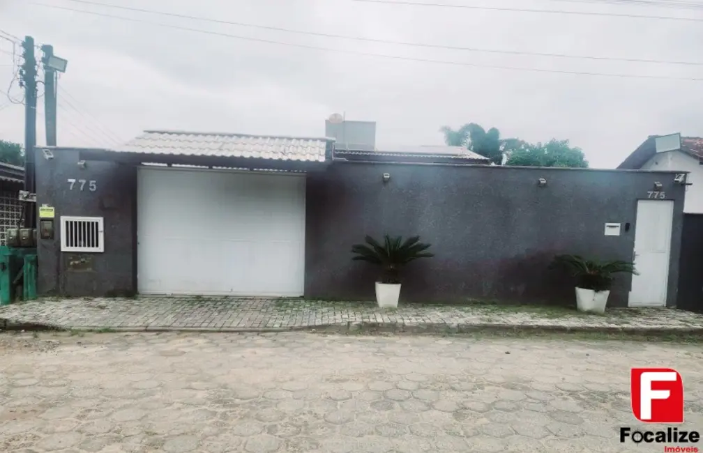 Foto 1 de Casa com 3 quartos à venda, 100m2 em Itapoa - SC
