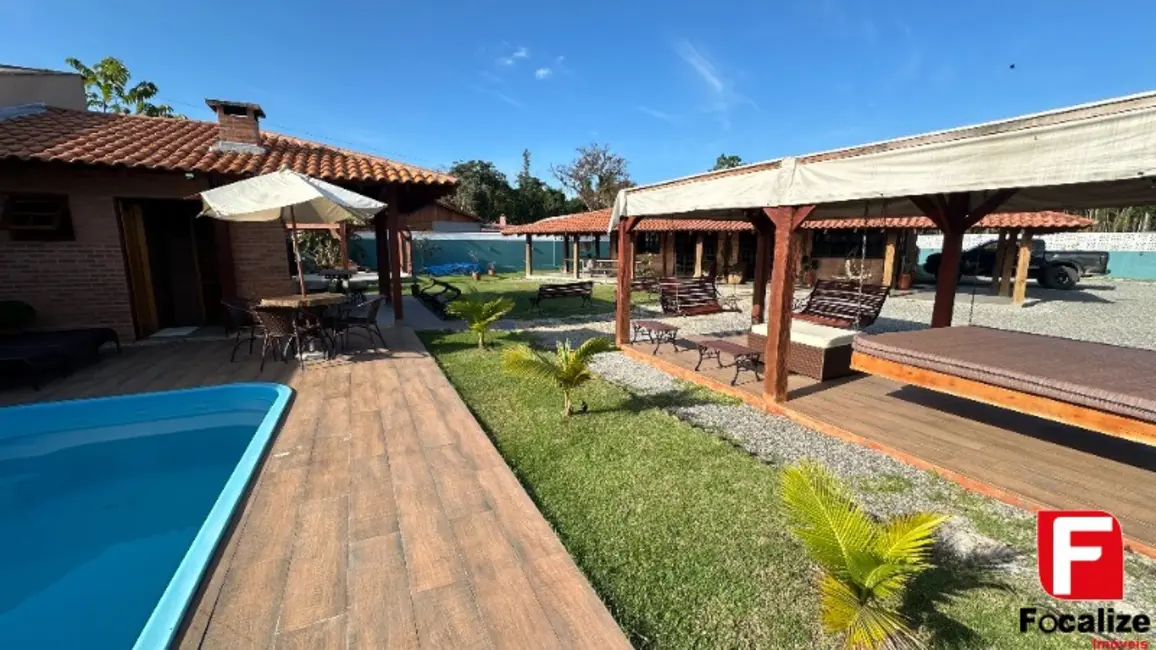 Foto 3 de Casa com 4 quartos para alugar, 275m2 em Sao Francisco Do Sul - SC