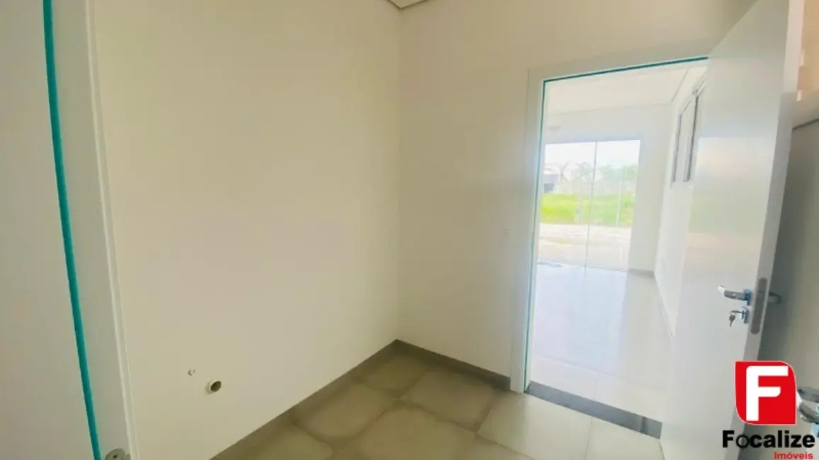 Foto 7 de Sala Comercial para alugar, 39m2 em Itapoa - SC