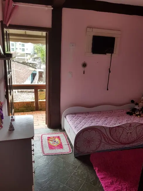 Sobrado com 3 quartos à venda, 112m2 em Jardim Três Marias, Guaruja - SP - imagem 6 Foto 6 de Sobrado com 3 quartos à venda, 112m2 em Jardim Três Marias, Guaruja - SP