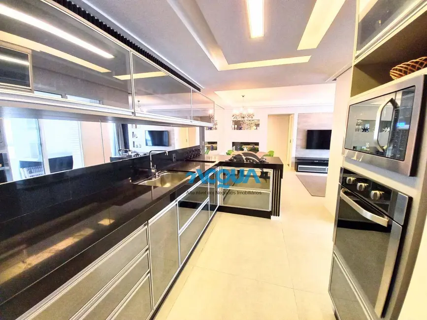 Apartamento com 4 quartos à venda, 145m2 em Guaruja - SP - imagem 3 Foto 3 de Apartamento com 4 quartos à venda, 145m2 em Guaruja - SP