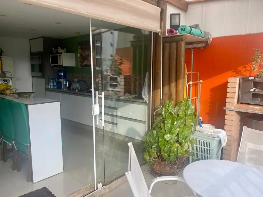 Cobertura com 3 quartos à venda, 200m2 em Guaruja - SP - imagem 5 Foto 5 de Cobertura com 3 quartos à venda, 200m2 em Guaruja - SP