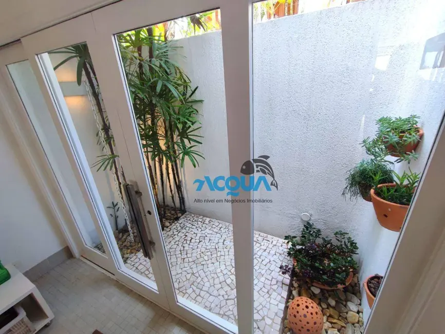 Sobrado com 3 quartos à venda, 208m2 em Guaruja - SP - imagem 4 Foto 4 de Sobrado com 3 quartos à venda, 208m2 em Guaruja - SP