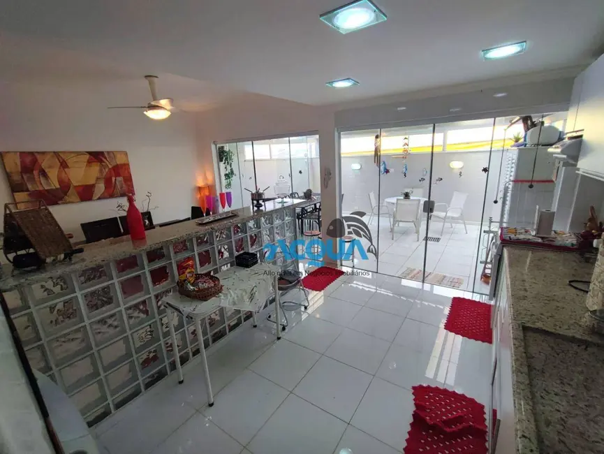 Sobrado com 3 quartos à venda, 208m2 em Guaruja - SP - imagem 4 Foto 4 de Sobrado com 3 quartos à venda, 208m2 em Guaruja - SP