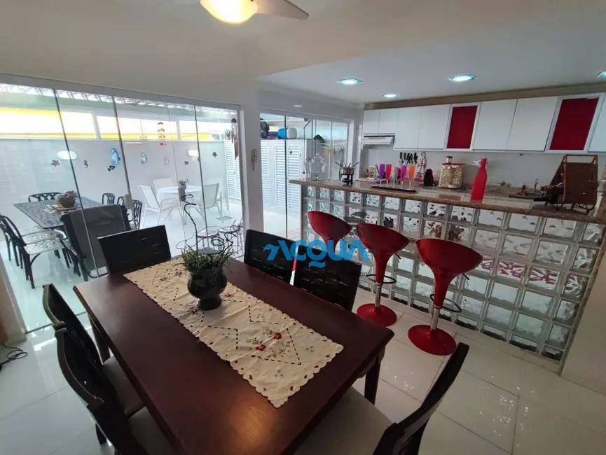 Sobrado com 3 quartos à venda, 208m2 em Guaruja - SP - imagem 3 Foto 3 de Sobrado com 3 quartos à venda, 208m2 em Guaruja - SP