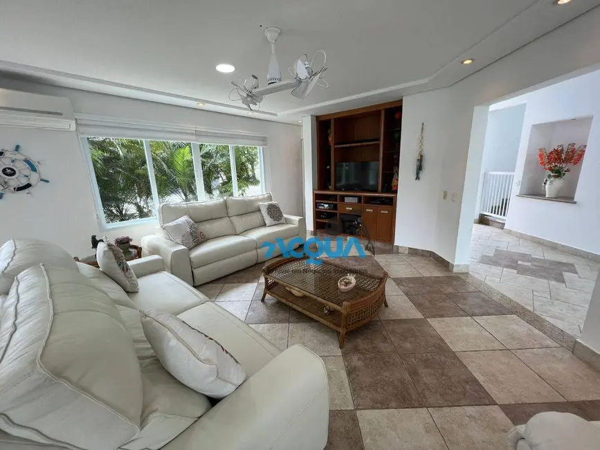 Casa de Condomínio com 7 quartos à venda, 582m2 em Balneario Praia do Perequê, Guaruja - SP - imagem 3 Foto 3 de Casa de Condomínio com 7 quartos à venda, 582m2 em Balneario Praia do Perequê, Guaruja - SP