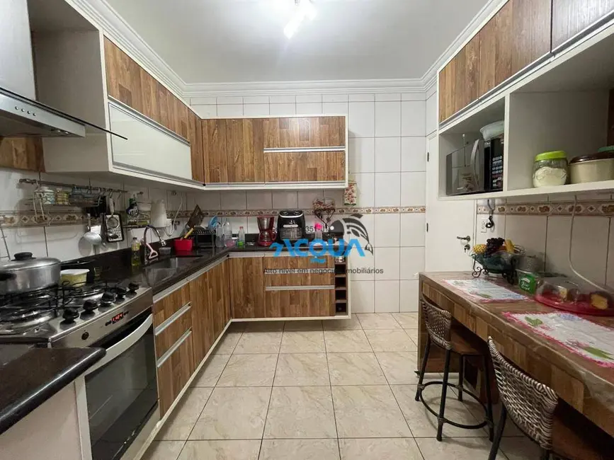 Sobrado com 3 quartos à venda, 173m2 em Guaruja - SP - imagem 4 Foto 4 de Sobrado com 3 quartos à venda, 173m2 em Guaruja - SP