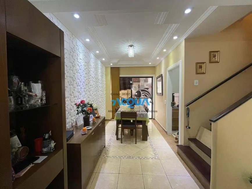 Sobrado com 3 quartos à venda, 173m2 em Guaruja - SP - imagem 3 Foto 3 de Sobrado com 3 quartos à venda, 173m2 em Guaruja - SP