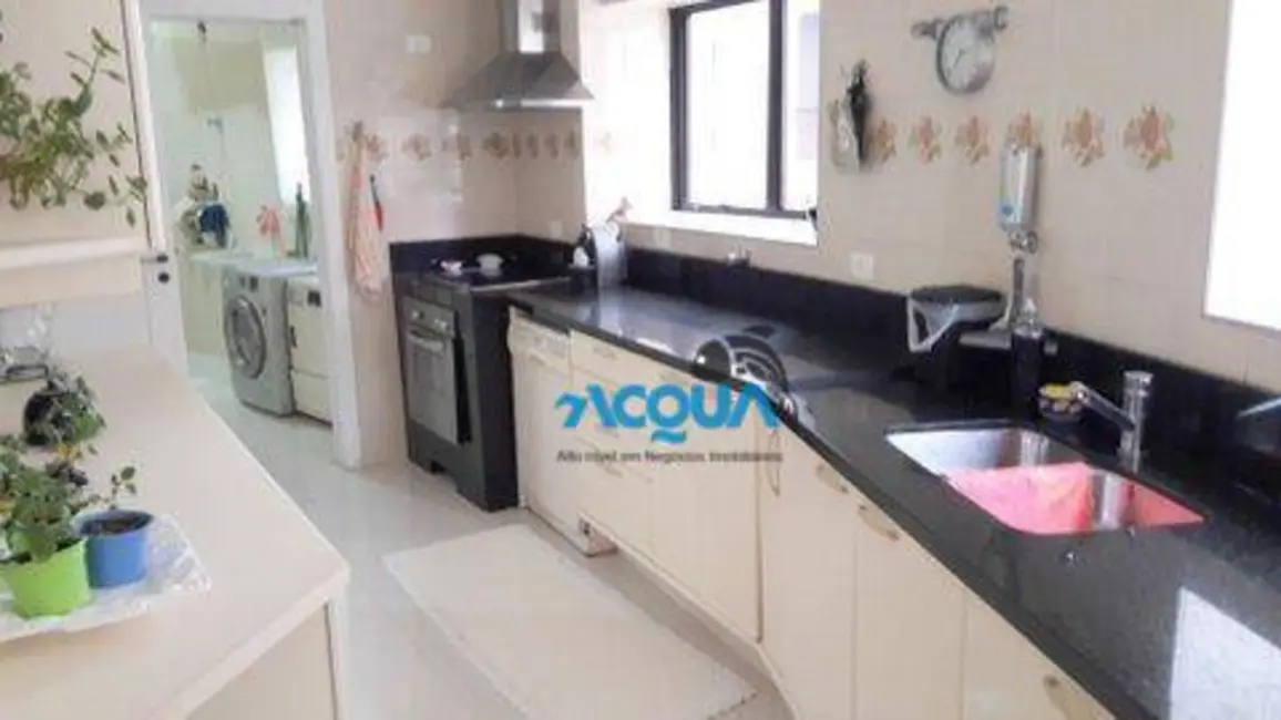 Foto 9 de Apartamento com 3 quartos à venda, 210m2 em Vila Luis Antônio, Guaruja - SP