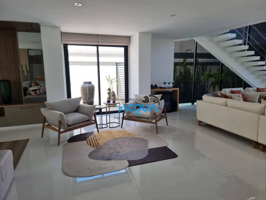 Casa de Condomínio com 7 quartos à venda, 1000m2 em Jardim Acapulco, Guaruja - SP - imagem 7 Foto 7 de Casa de Condomínio com 7 quartos à venda, 1000m2 em Jardim Acapulco, Guaruja - SP