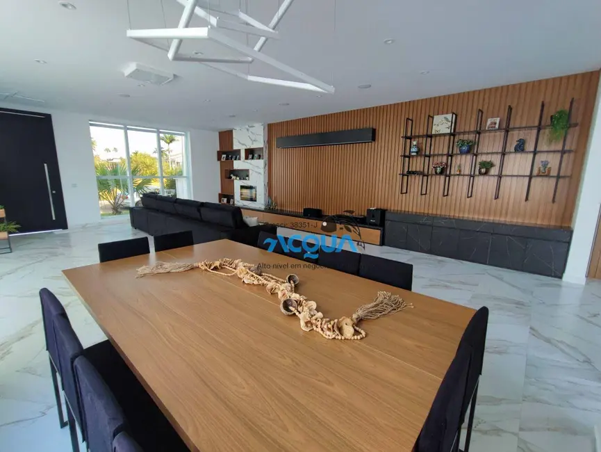 Casa de Condomínio com 5 quartos à venda em Jardim Acapulco, Guaruja - SP - imagem 1 Foto 1 de Casa de Condomínio com 5 quartos à venda em Jardim Acapulco, Guaruja - SP