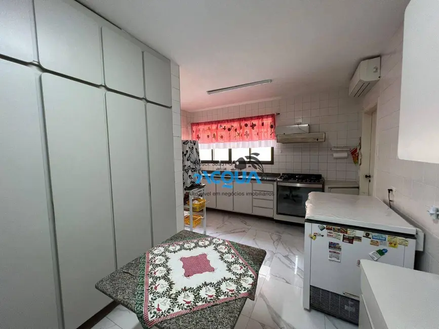 Apartamento com 4 quartos à venda, 240m2 em Guaruja - SP - imagem 3 Foto 3 de Apartamento com 4 quartos à venda, 240m2 em Guaruja - SP