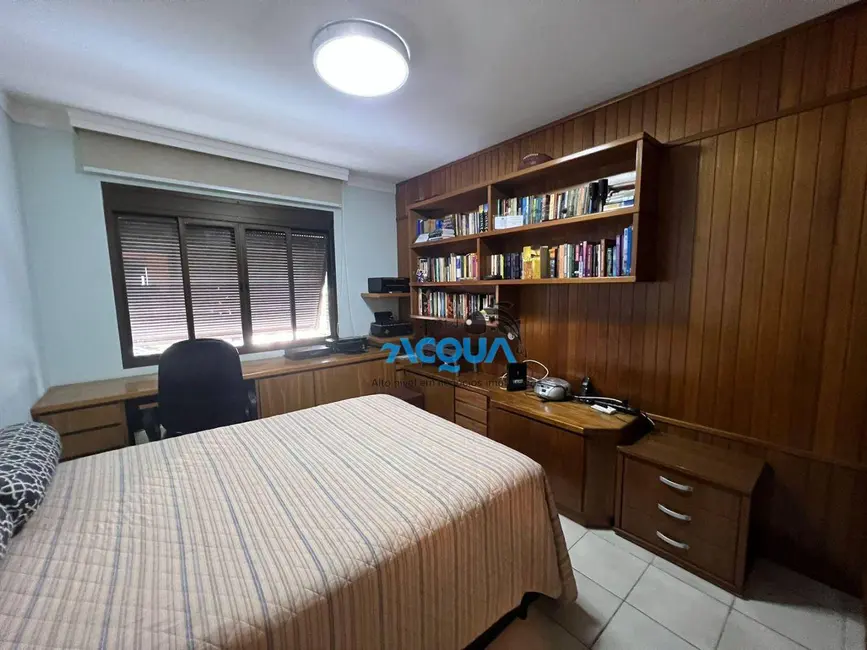 Apartamento com 4 quartos à venda, 240m2 em Guaruja - SP - imagem 4 Foto 4 de Apartamento com 4 quartos à venda, 240m2 em Guaruja - SP