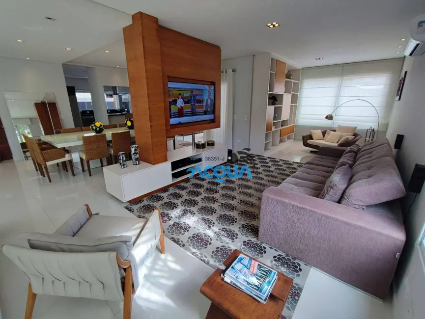Casa de Condomínio com 5 quartos à venda, 548m2 em Jardim Acapulco, Guaruja - SP - imagem 3 Foto 3 de Casa de Condomínio com 5 quartos à venda, 548m2 em Jardim Acapulco, Guaruja - SP