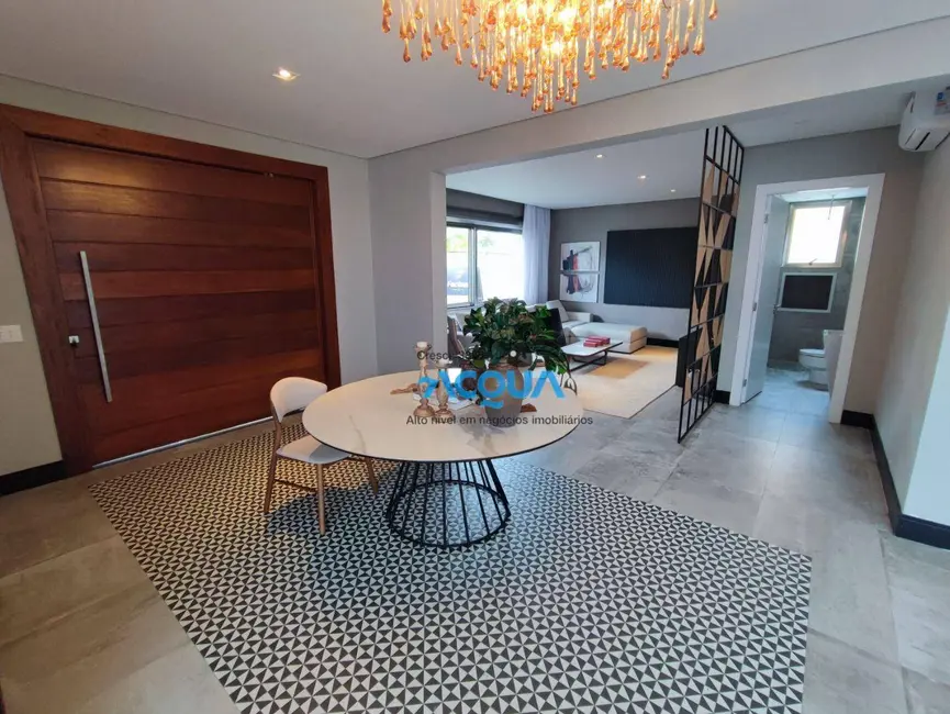 Casa de Condomínio com 8 quartos à venda, 1500m2 em Jardim Acapulco, Guaruja - SP - imagem 3 Foto 3 de Casa de Condomínio com 8 quartos à venda, 1500m2 em Jardim Acapulco, Guaruja - SP