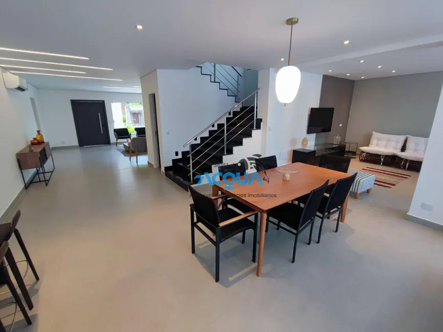 Casa de Condomínio com 6 quartos à venda, 525m2 em Jardim Acapulco, Guaruja - SP - imagem 6 Foto 6 de Casa de Condomínio com 6 quartos à venda, 525m2 em Jardim Acapulco, Guaruja - SP