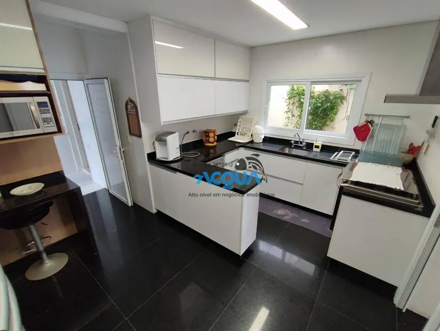 Sobrado com 7 quartos à venda, 429m2 em Guaruja - SP - imagem 9 Foto 9 de Sobrado com 7 quartos à venda, 429m2 em Guaruja - SP