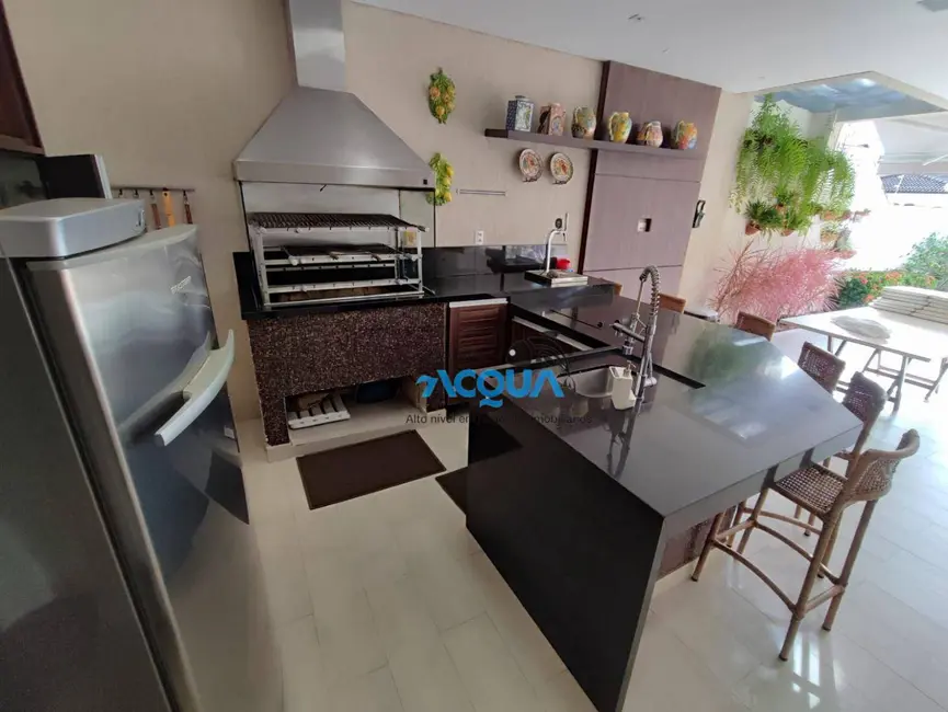 Sobrado com 7 quartos à venda, 429m2 em Guaruja - SP - imagem 6 Foto 6 de Sobrado com 7 quartos à venda, 429m2 em Guaruja - SP