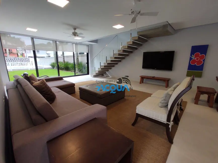 Casa de Condomínio com 6 quartos à venda, 525m2 em Jardim Acapulco, Guaruja - SP - imagem 4 Foto 4 de Casa de Condomínio com 6 quartos à venda, 525m2 em Jardim Acapulco, Guaruja - SP