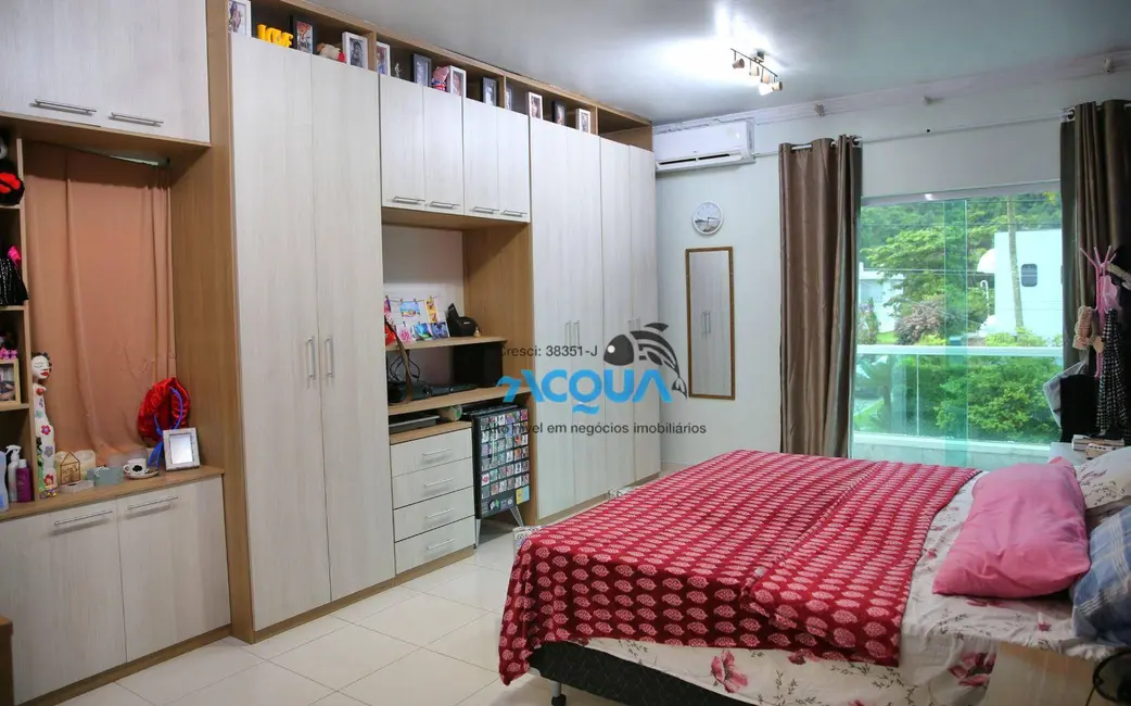 Casa de Condomínio com 6 quartos à venda, 500m2 em Balneario Praia do Perequê, Guaruja - SP - imagem 9 Foto 9 de Casa de Condomínio com 6 quartos à venda, 500m2 em Balneario Praia do Perequê, Guaruja - SP