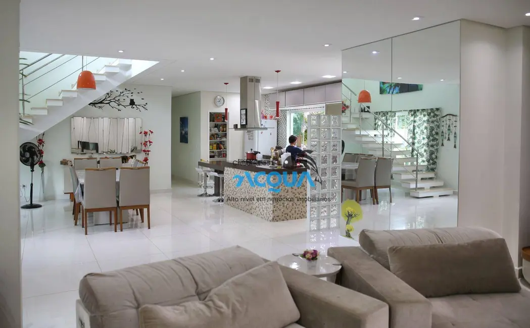 Casa de Condomínio com 6 quartos à venda, 500m2 em Balneario Praia do Perequê, Guaruja - SP - imagem 5 Foto 5 de Casa de Condomínio com 6 quartos à venda, 500m2 em Balneario Praia do Perequê, Guaruja - SP