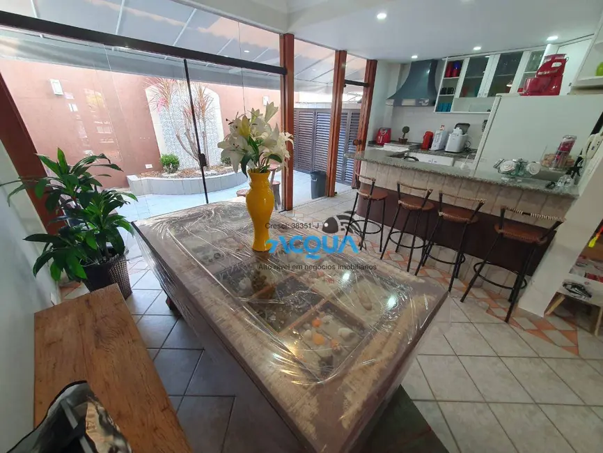 Sobrado com 3 quartos à venda, 220m2 em Enseada, Guaruja - SP - imagem 4 Foto 4 de Sobrado com 3 quartos à venda, 220m2 em Enseada, Guaruja - SP