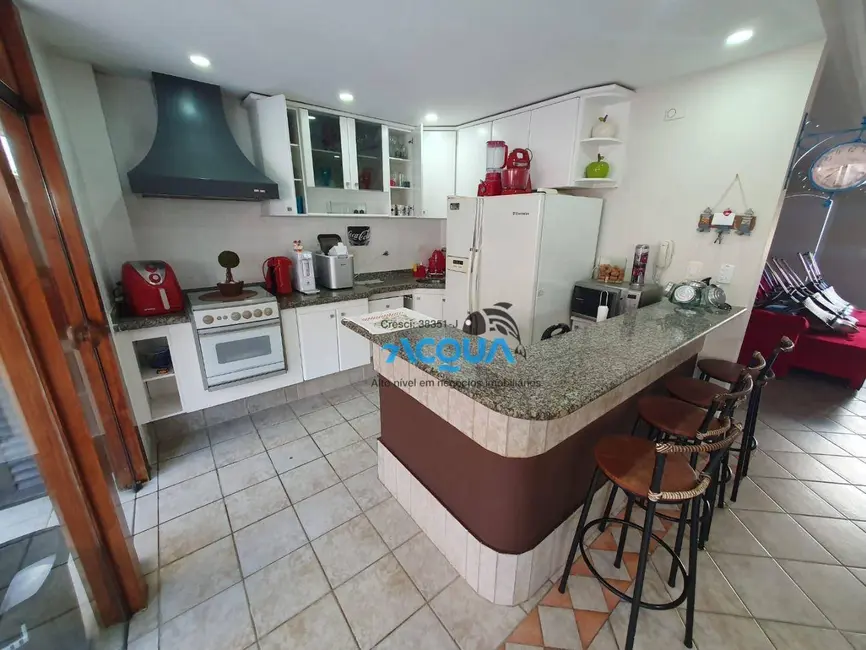 Sobrado com 3 quartos à venda, 220m2 em Enseada, Guaruja - SP - imagem 3 Foto 3 de Sobrado com 3 quartos à venda, 220m2 em Enseada, Guaruja - SP