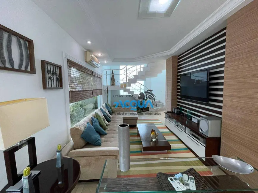 Sobrado com 5 quartos à venda, 589m2 em Guaruja - SP - imagem 6 Foto 6 de Sobrado com 5 quartos à venda, 589m2 em Guaruja - SP