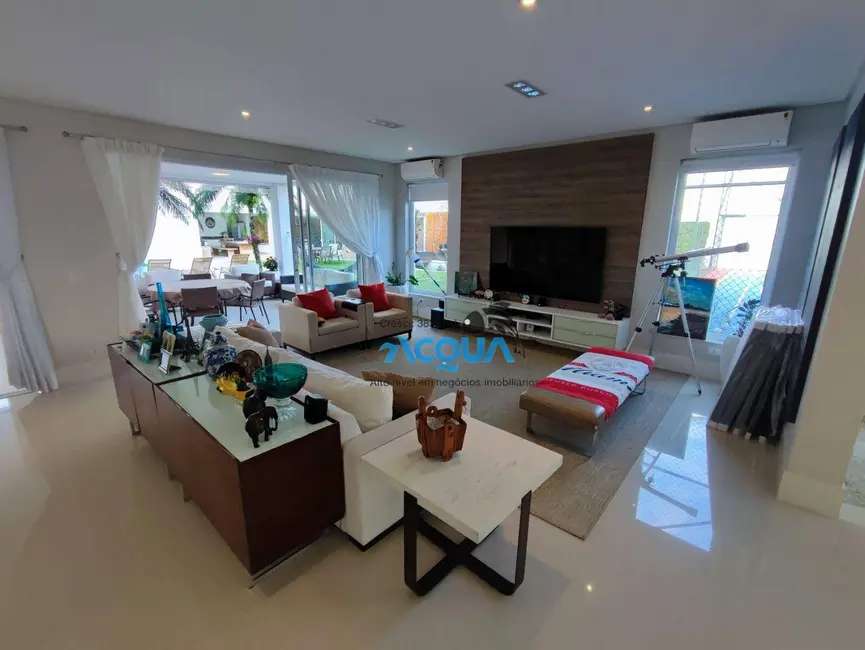 Sobrado com 5 quartos à venda, 1050m2 em Jardim Acapulco, Guaruja - SP - imagem 3 Foto 3 de Sobrado com 5 quartos à venda, 1050m2 em Jardim Acapulco, Guaruja - SP