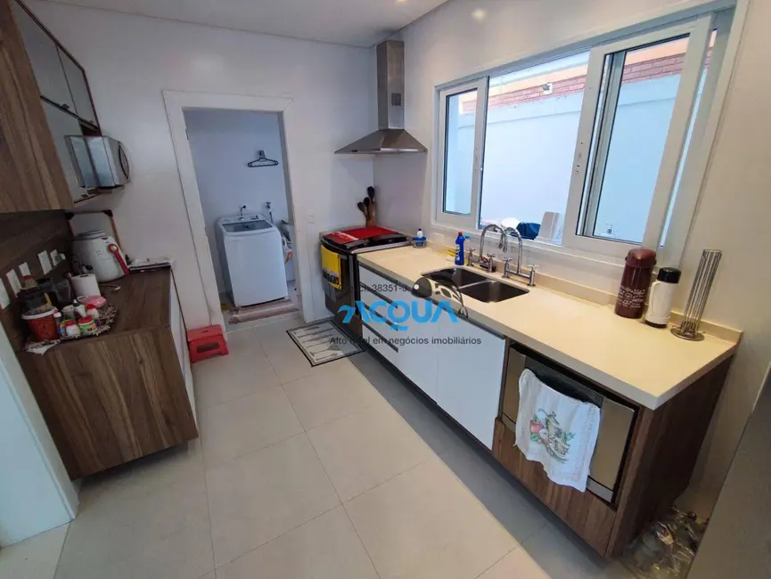 Sobrado com 5 quartos à venda, 1050m2 em Jardim Acapulco, Guaruja - SP - imagem 6 Foto 6 de Sobrado com 5 quartos à venda, 1050m2 em Jardim Acapulco, Guaruja - SP