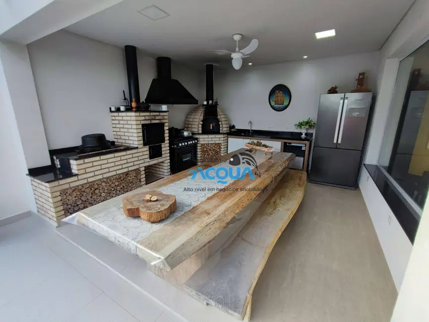 Sobrado com 5 quartos à venda, 1050m2 em Jardim Acapulco, Guaruja - SP - imagem 9 Foto 9 de Sobrado com 5 quartos à venda, 1050m2 em Jardim Acapulco, Guaruja - SP