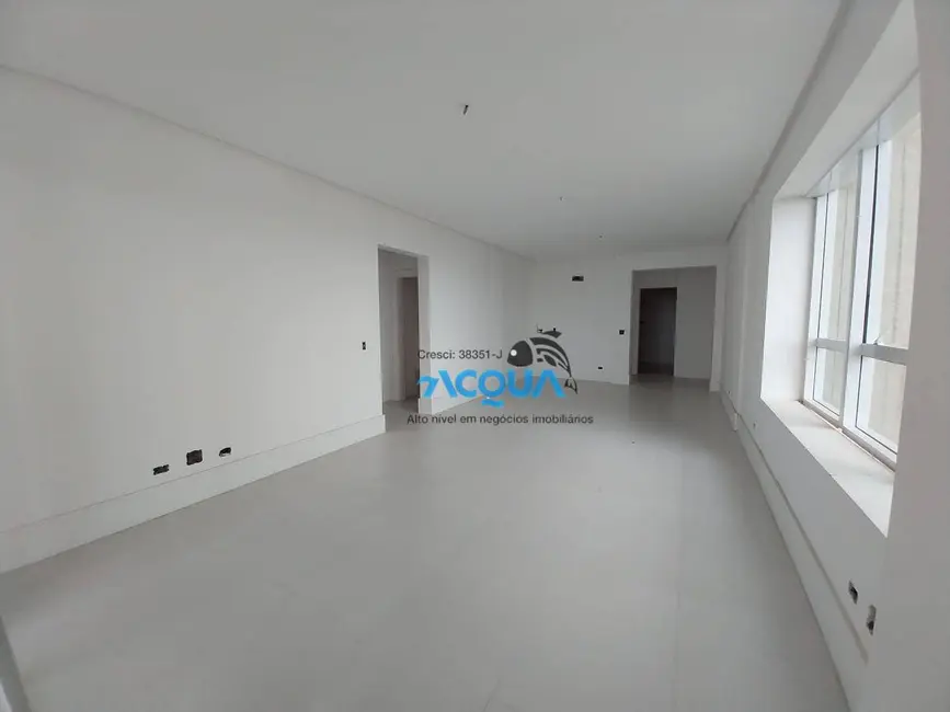 Foto 2 de Apartamento com 3 quartos à venda, 175m2 em Jardim Virgínia, Guaruja - SP