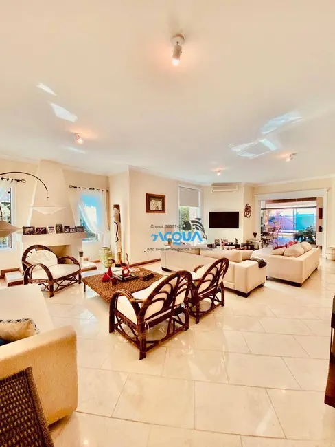 Foto 1 de Casa de Condomínio com 4 quartos à venda em Guaruja - SP