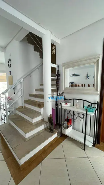 Sobrado com 3 quartos à venda, 130m2 em Guaruja - SP - imagem 6 Foto 6 de Sobrado com 3 quartos à venda, 130m2 em Guaruja - SP