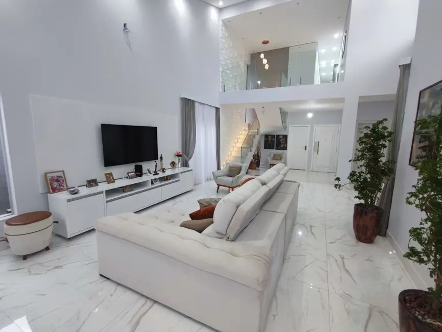 Casa de Condomínio com 5 quartos à venda, 525m2 em Jardim Acapulco, Guaruja - SP - imagem 6 Foto 6 de Casa de Condomínio com 5 quartos à venda, 525m2 em Jardim Acapulco, Guaruja - SP