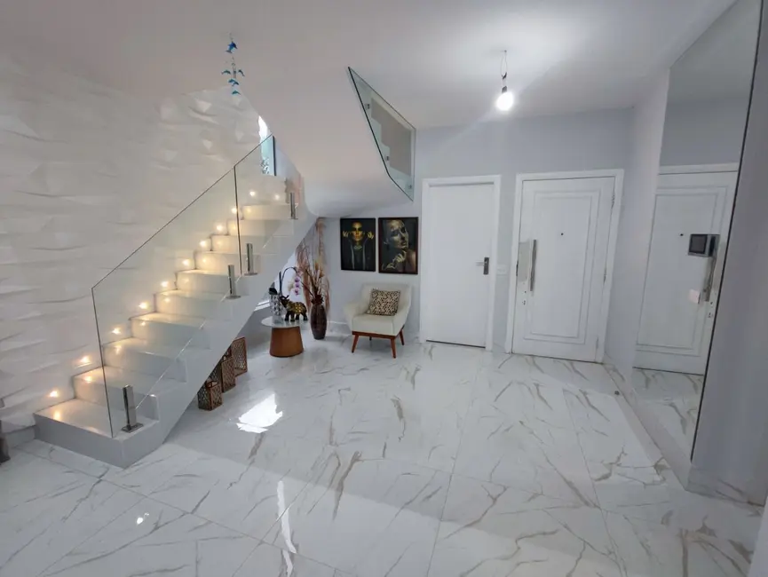 Casa de Condomínio com 5 quartos à venda, 525m2 em Jardim Acapulco, Guaruja - SP - imagem 3 Foto 3 de Casa de Condomínio com 5 quartos à venda, 525m2 em Jardim Acapulco, Guaruja - SP