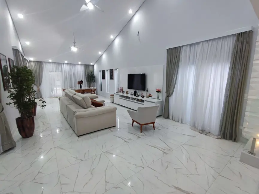 Casa de Condomínio com 5 quartos à venda, 525m2 em Jardim Acapulco, Guaruja - SP - imagem 5 Foto 5 de Casa de Condomínio com 5 quartos à venda, 525m2 em Jardim Acapulco, Guaruja - SP