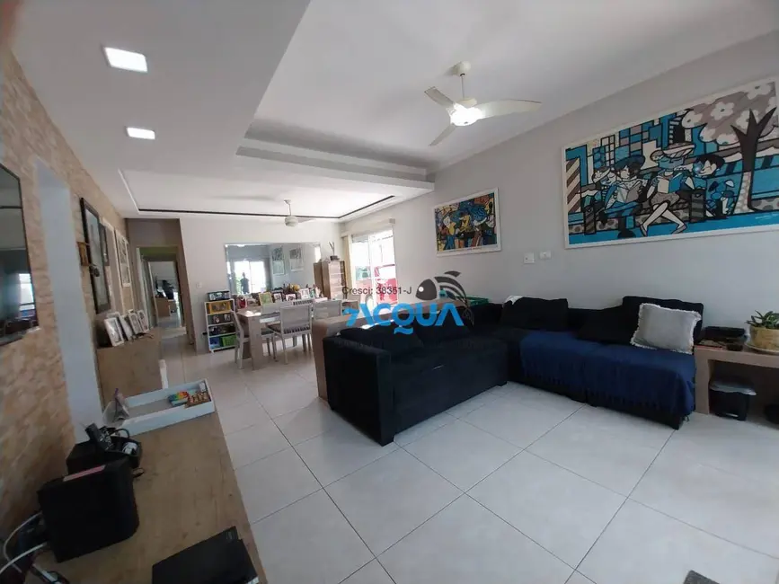 Foto 1 de Sobrado com 5 quartos à venda, 300m2 em Guaruja - SP