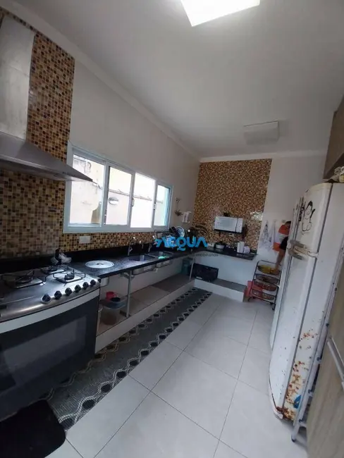 Sobrado com 5 quartos à venda, 300m2 em Guaruja - SP - imagem 4 Foto 4 de Sobrado com 5 quartos à venda, 300m2 em Guaruja - SP
