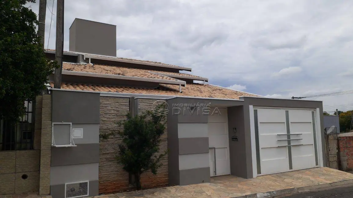 Casa com 3 quartos à venda, 250m2 em Centro, Elias Fausto - SP - imagem 3 Foto 3 de Casa com 3 quartos à venda, 250m2 em Centro, Elias Fausto - SP