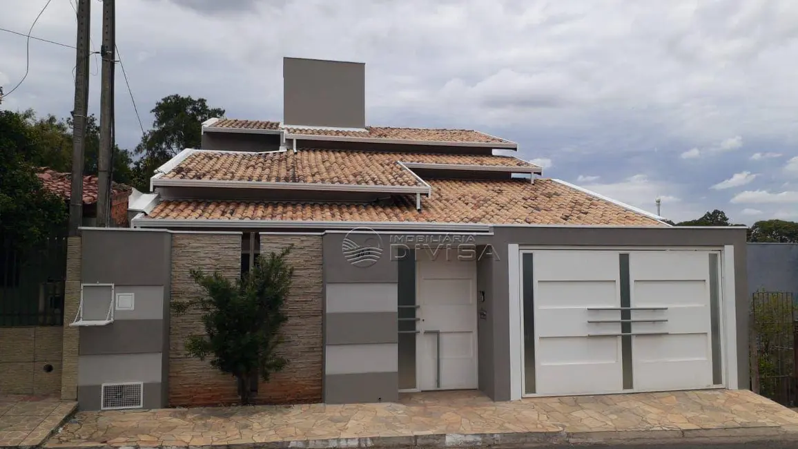 Casa com 3 quartos à venda, 250m2 em Centro, Elias Fausto - SP - imagem 4 Foto 4 de Casa com 3 quartos à venda, 250m2 em Centro, Elias Fausto - SP